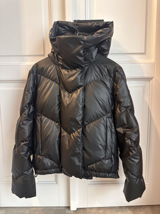 Goldbergh Cloud short down filled ski jacket