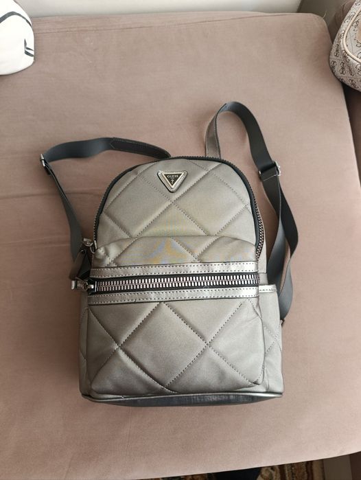 Дамска раница GUESS НОВА