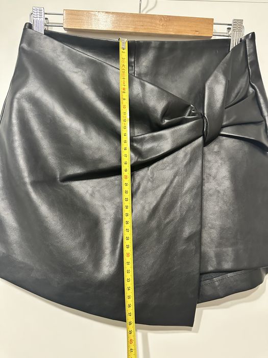 Fusta/pantalon zara , imitatie piele S
