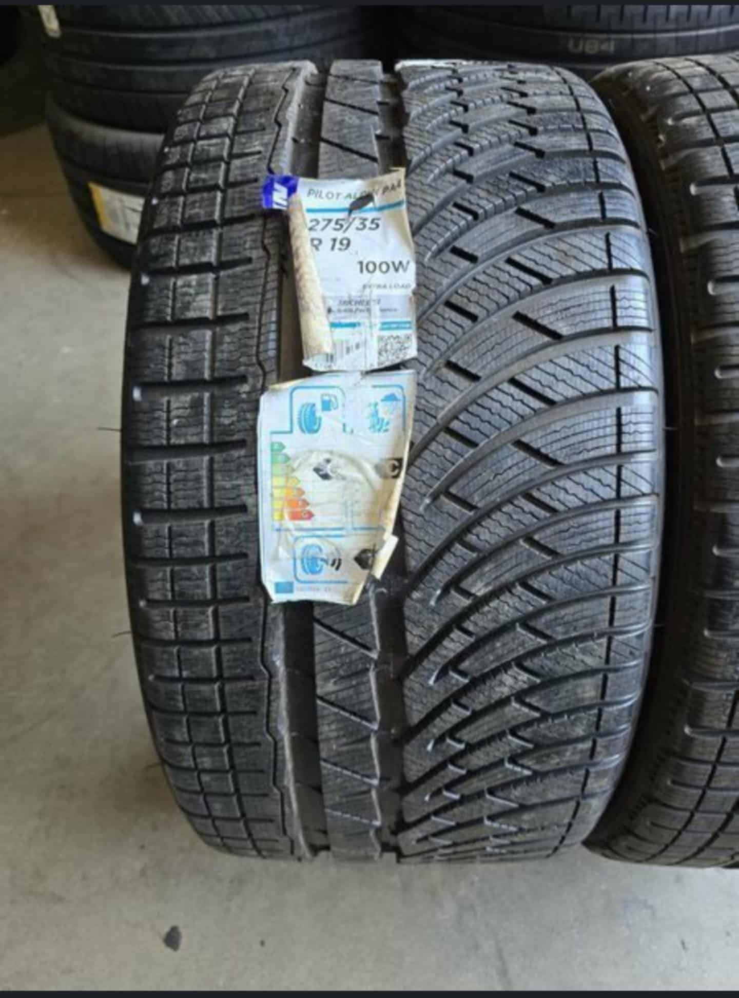 ПРОДАВАМ СПОРТ ПАКЕТ ГУМИ 275 35 19 / 245 40 19