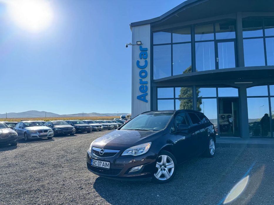 Opel Astra Opel Astra // 2012 // Volan incalzit // Scaune incalzite