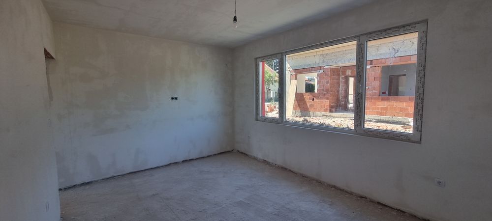 Къща в Божурище с.Хераково