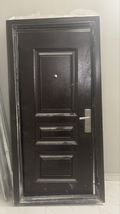 Продаёться наружный дверь