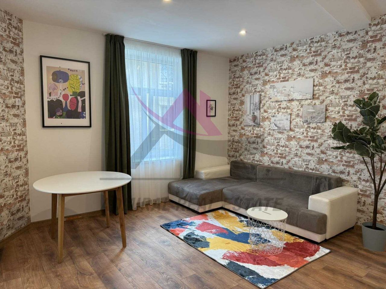 Дава се под наем Тристаен апартамент в Варна, Гръцка махала - 90 кв.м за 800 € - Снимка #1