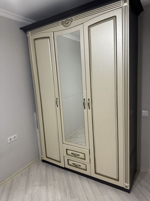 Шкаф в спальню б/у