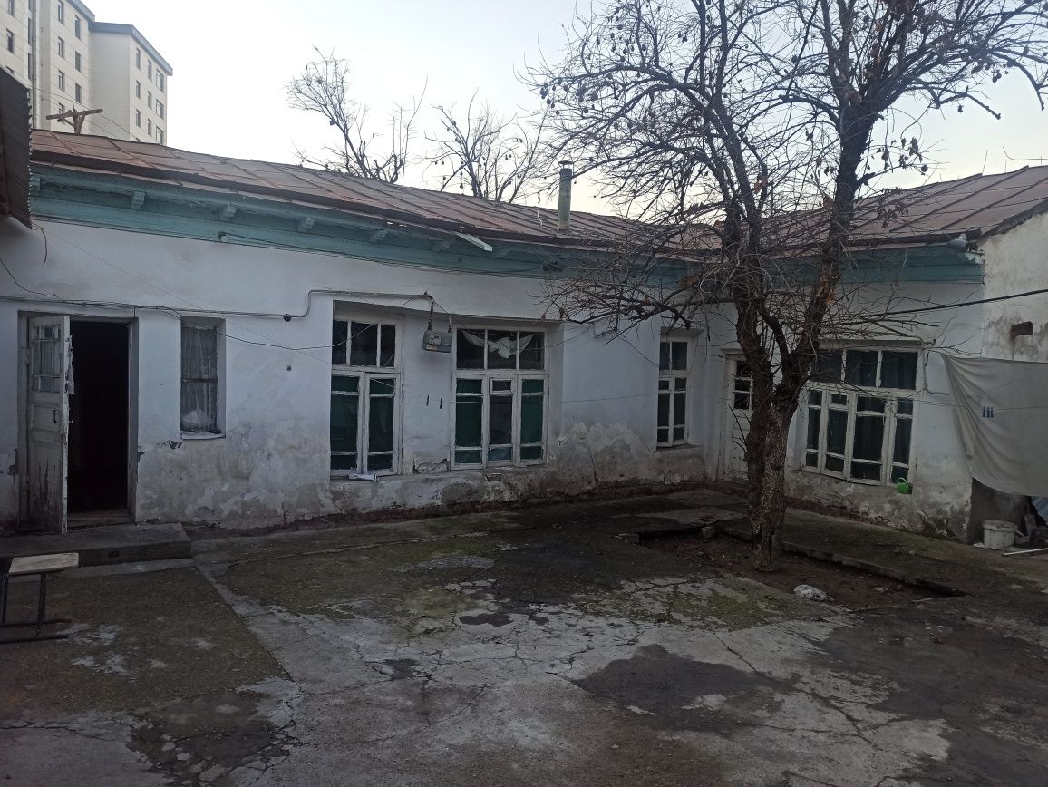 Тошкент шаҳар Олмазор тумани Нурафшон кўчасида ҳовли сотилади