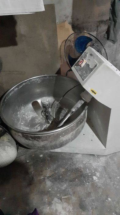 Тестомес 50кг рабочий в хорошем состоянии.