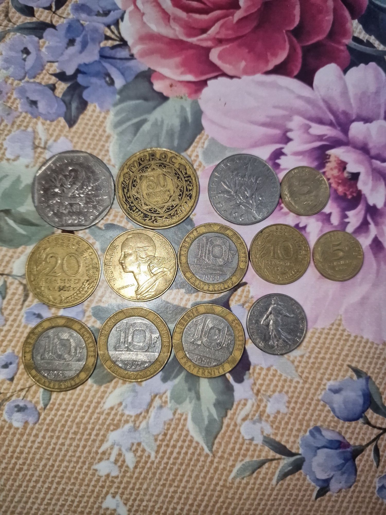 Vând monede din Franța