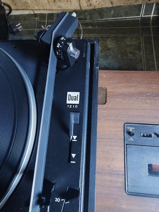 Hitachi  ST2650 радио касетофон и грамофон Dual