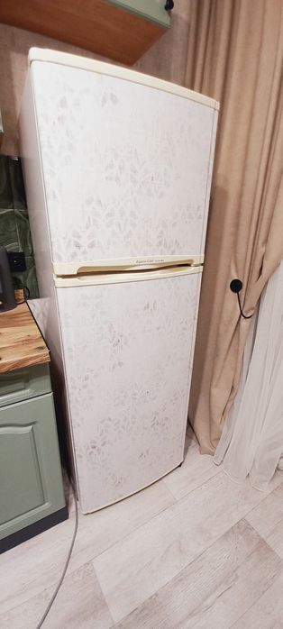 Холодильник в рабочем состоянии LG