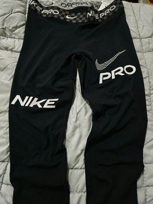 Nike оригинален дамски клин нов М размер