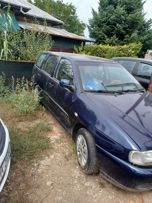 Vand sau se dezmembreaza voswagen polo 1000cc,benzină
