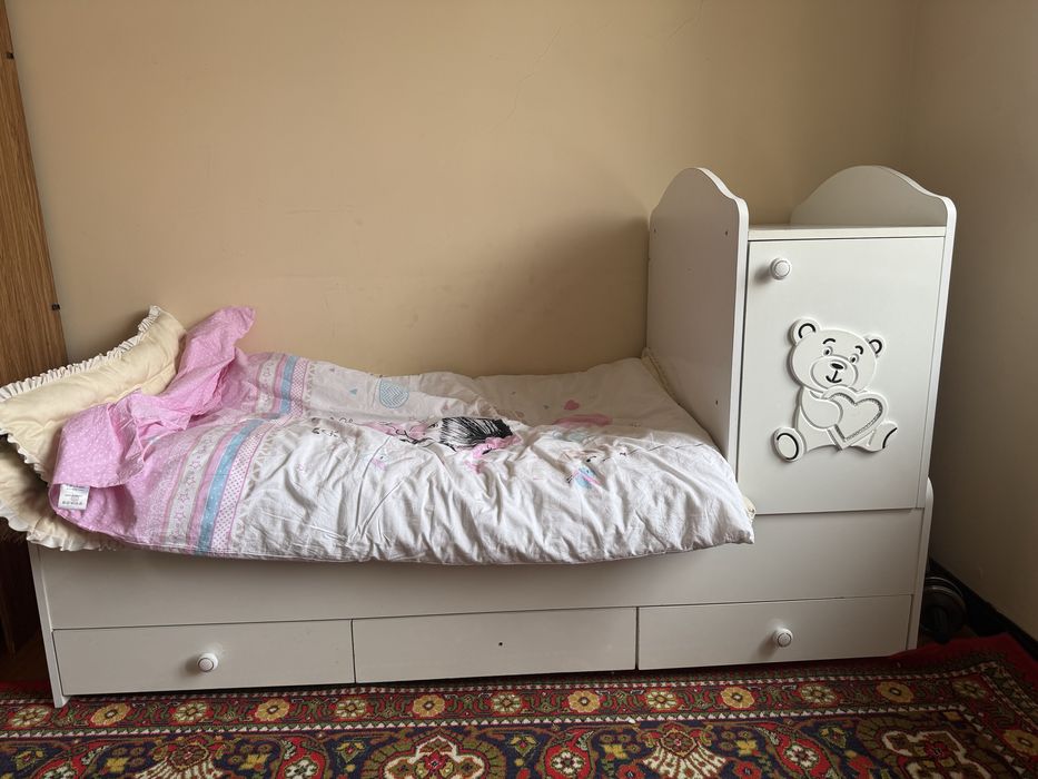 Детский кроват сотилади, люлка кисмини олиб матрас куйса кроват булади