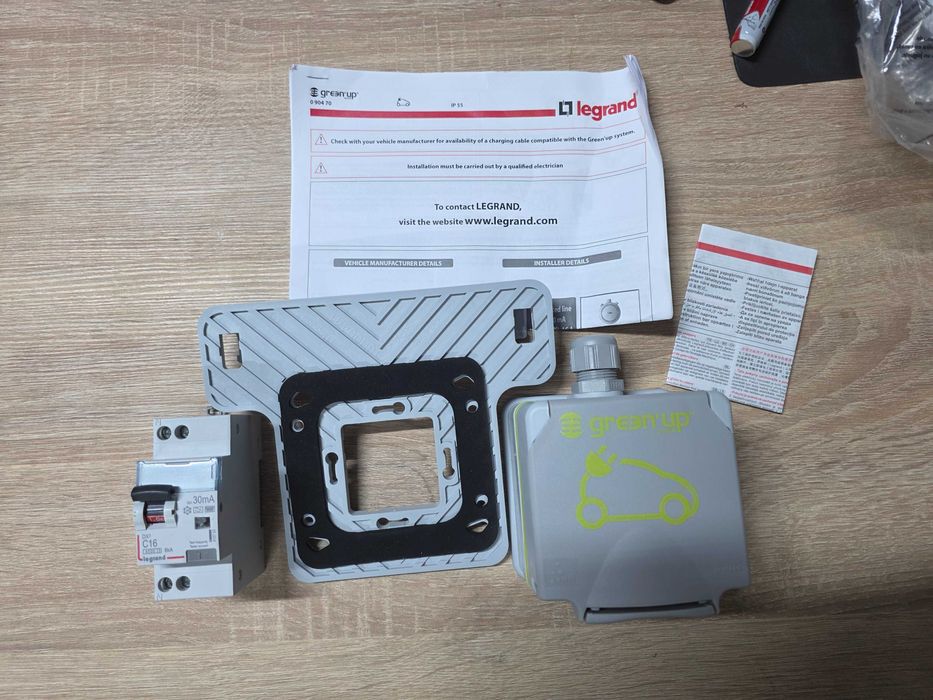 Priza incarcare masini electrice Legrand Green Up Access 090470