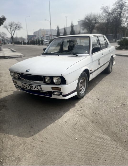BMW сотилади срочни 2л матор. Утиб берилидиган жойи бор !