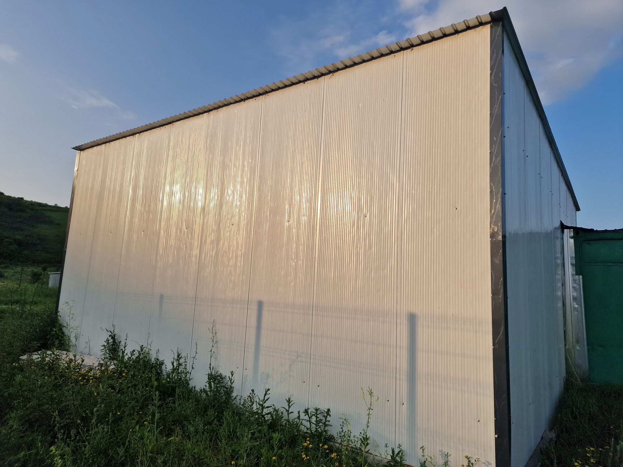 Vand container maritim , hala metalica urgent