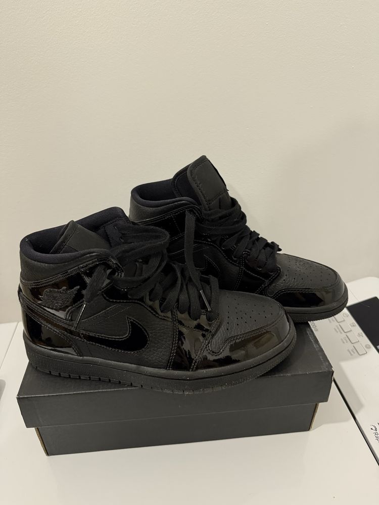 Air Jordan 1 Mid Black