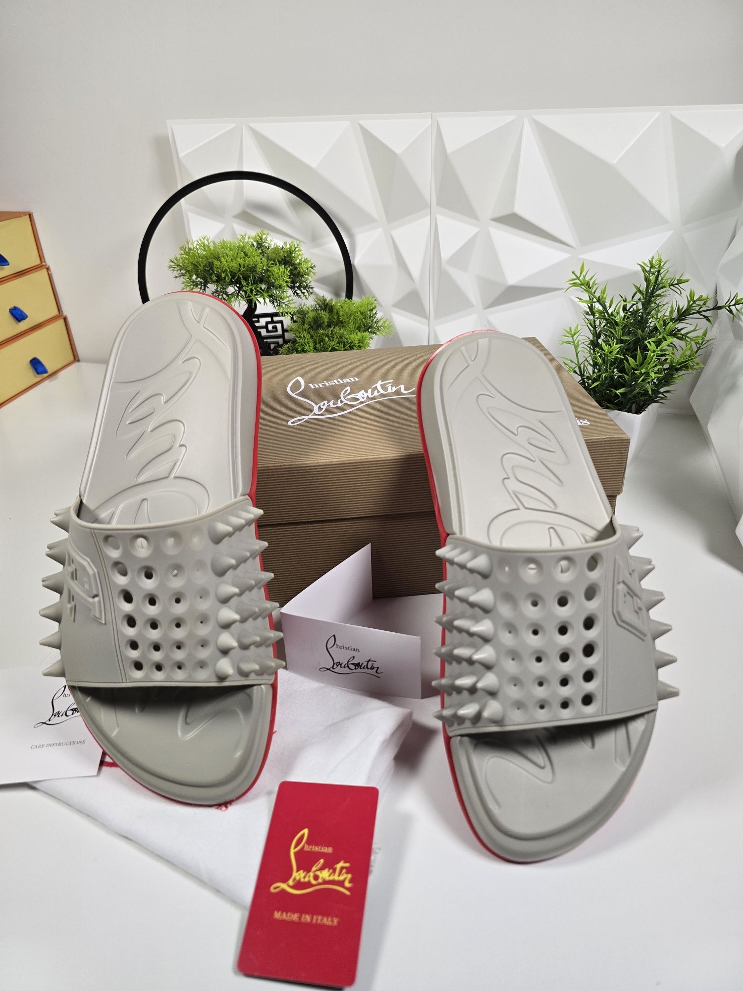Чехли Christian Louboutin
