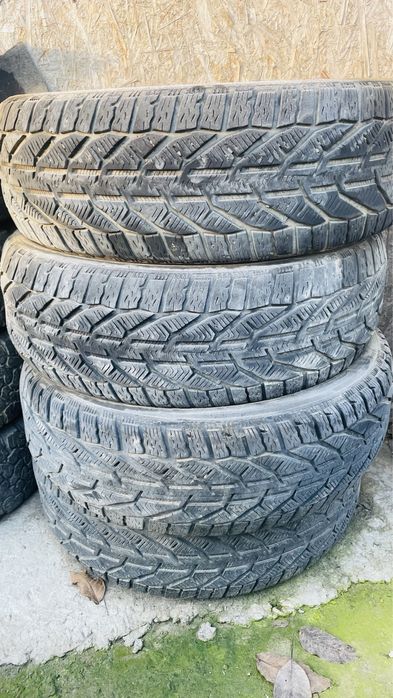 Set anvelope 235/65/17