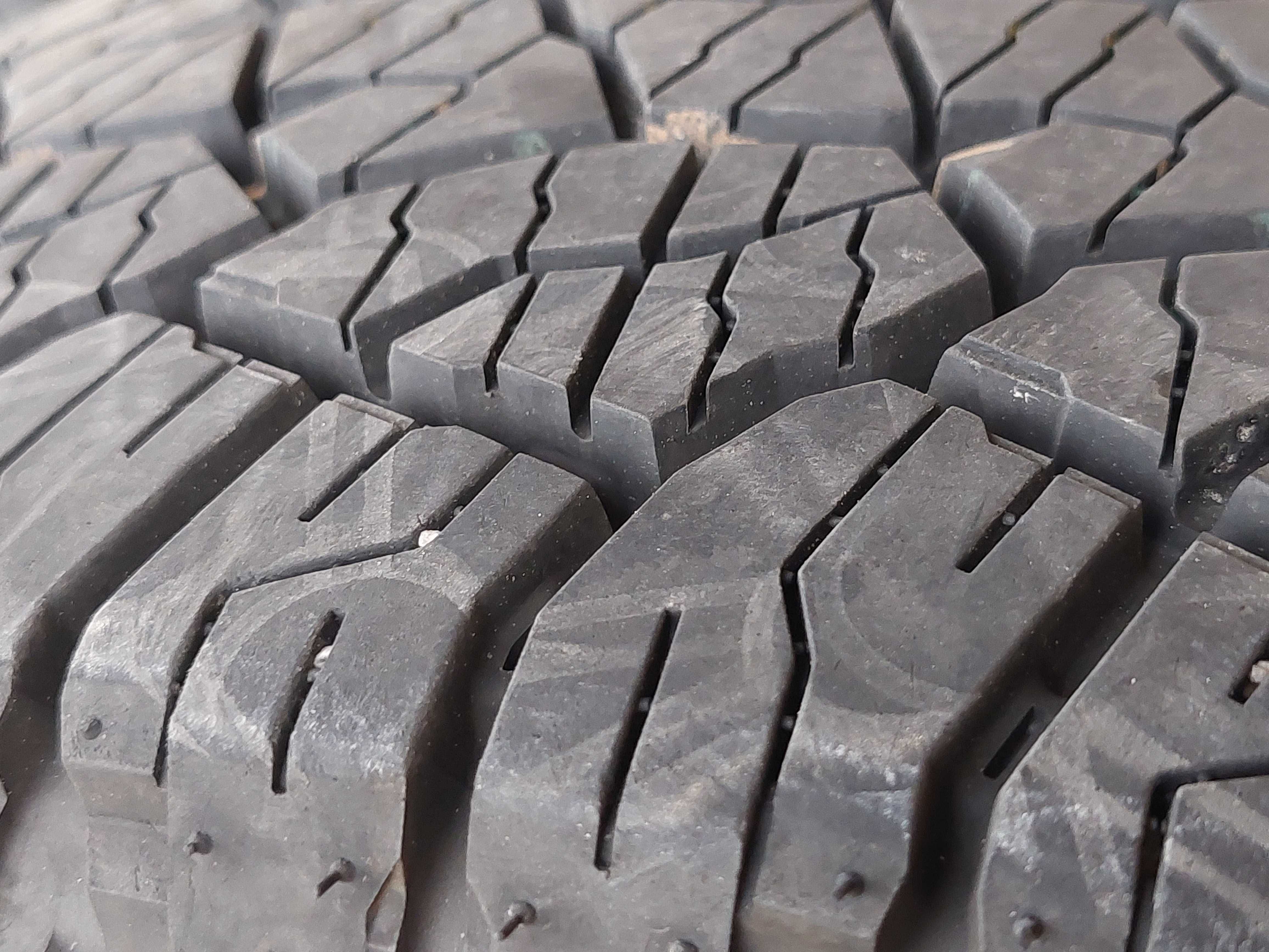Всесезонни АТ гуми 215 65 16 Kumho RoadVenture AT52