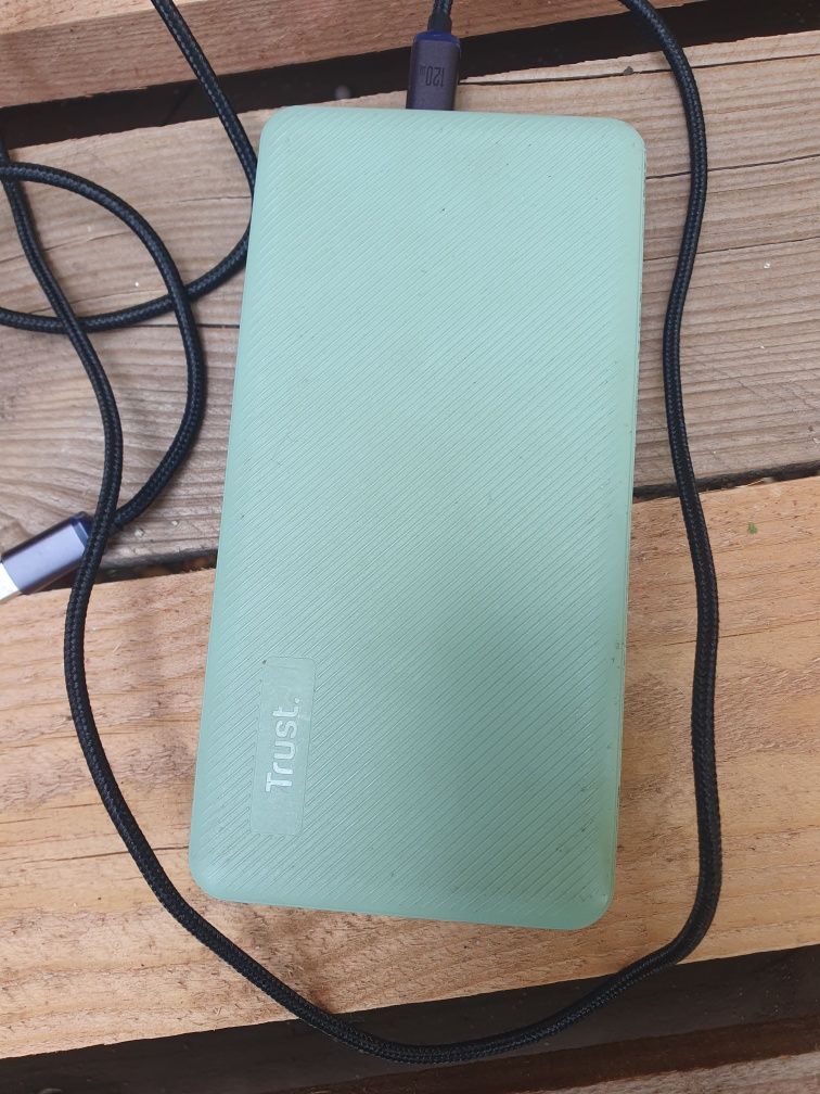 Продавам преносима батерия Power Bank 20 000 mAh