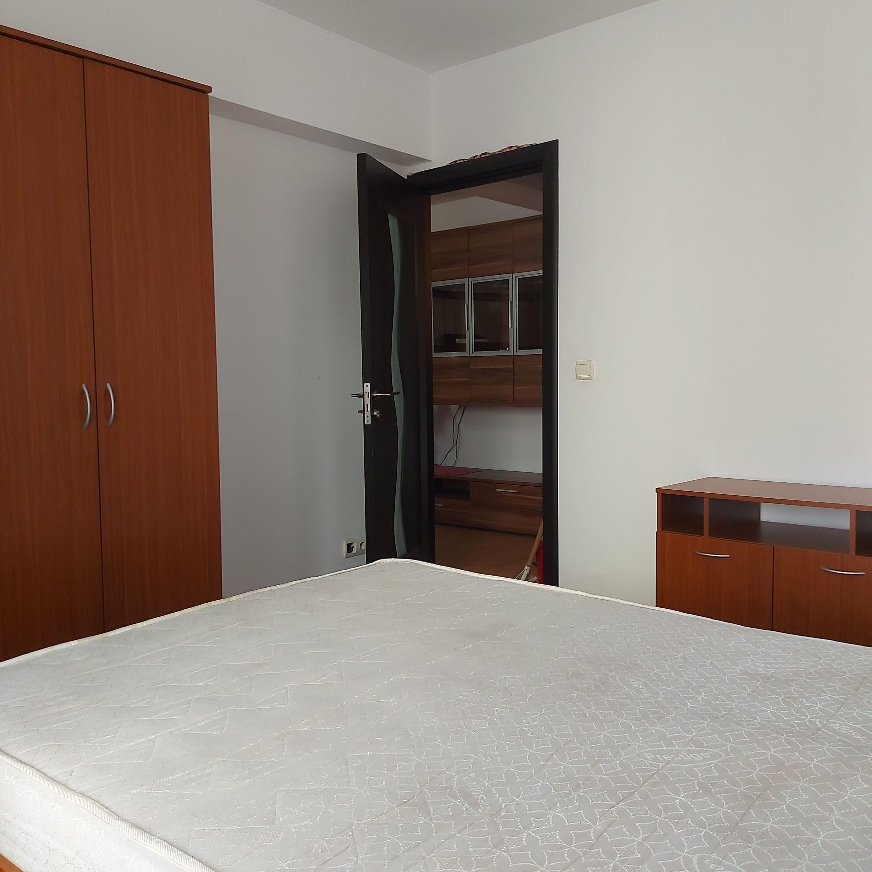 Închiriez apartament