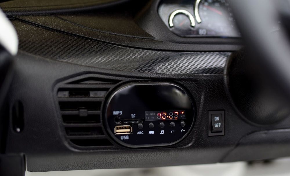 Masinuta electrica Kinderauto BMW X6M 2x35W STANDARD #Alb