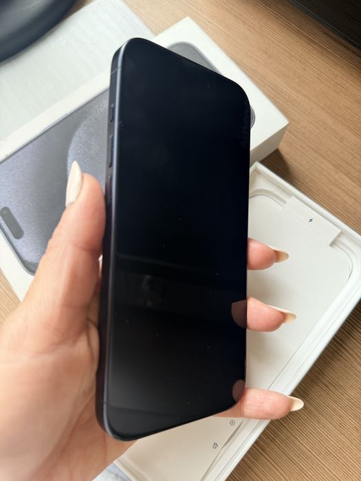 Iphone 15 pro 128 GB e-SIM