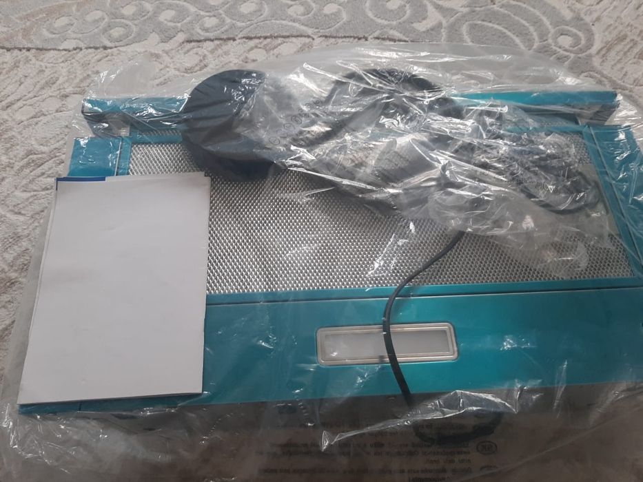 Продам вытяжку новая. В упаковке