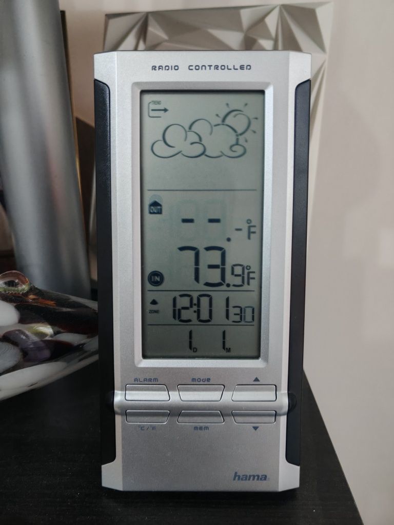 Продавам метеорологична станция.

Чисто нова.