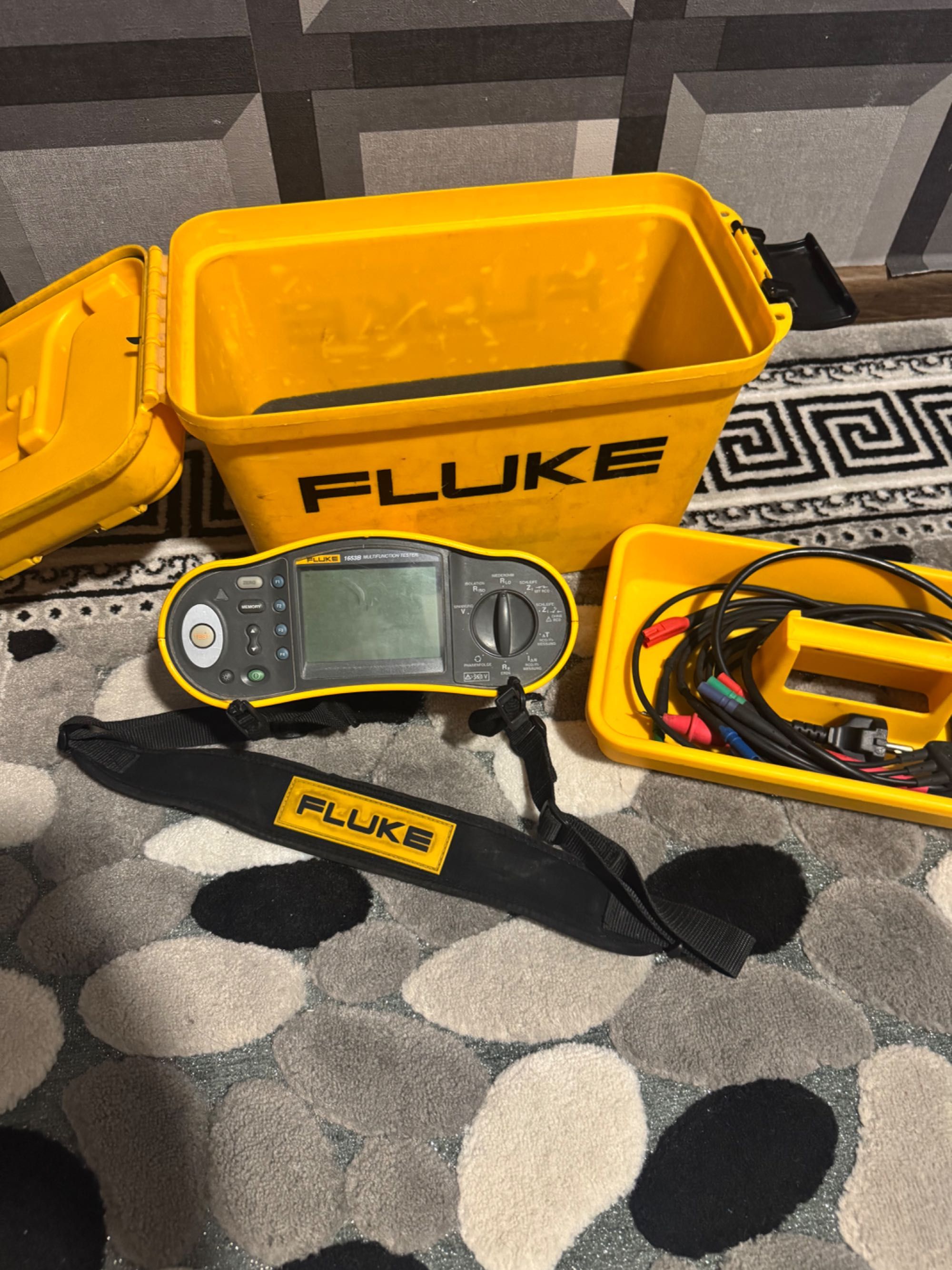 FLUKE измерване на ток