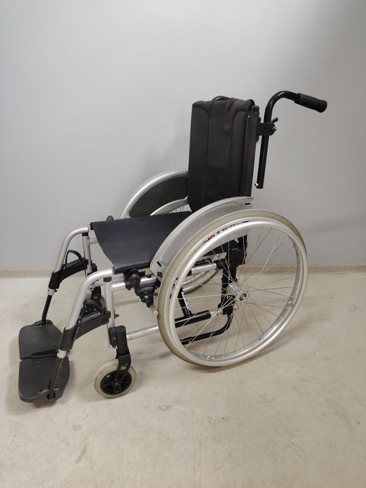 Carucior cu rotile/Fotoliu rulant pentru persoane cu handicap141