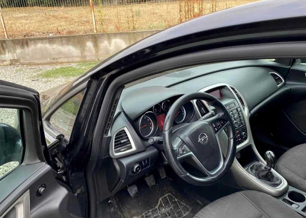 Vând Opel Astra j 2011 1.4 benzina 120 cp