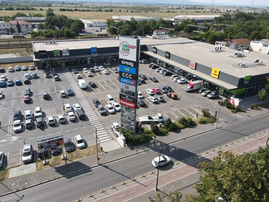 Inchiriem spatiu comercial 75 mp Funshop Park Focsani, Vrancea