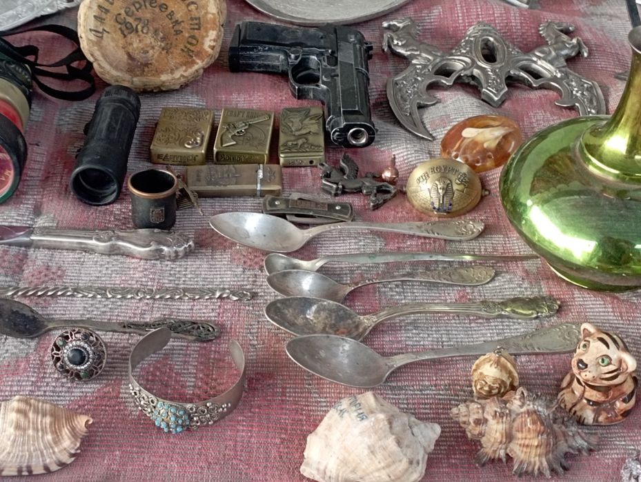 Antikvar buyumlar hammasidan bor aralash hammasi optim sotiladi