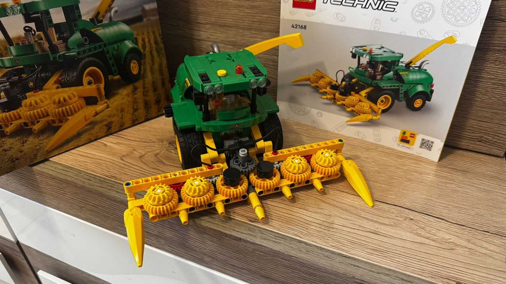 Combina Lego 42168 - John Deere 9700 forage harvester