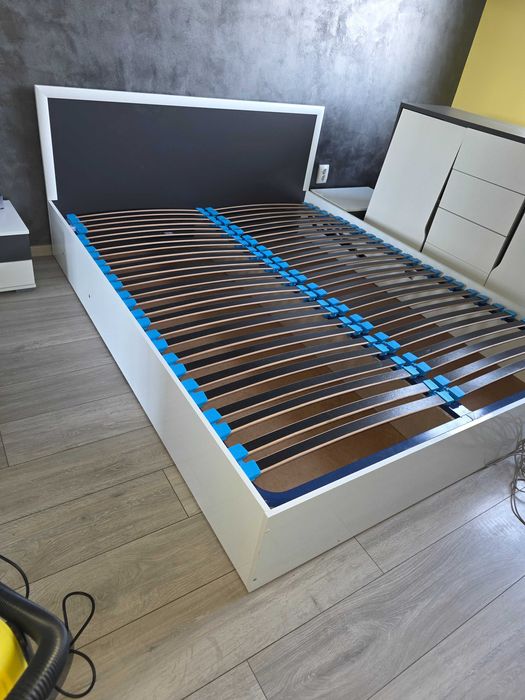 Спалня с подмартачна рамка 160/200