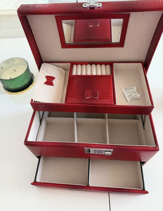 Cutie de bijuterii - organizator