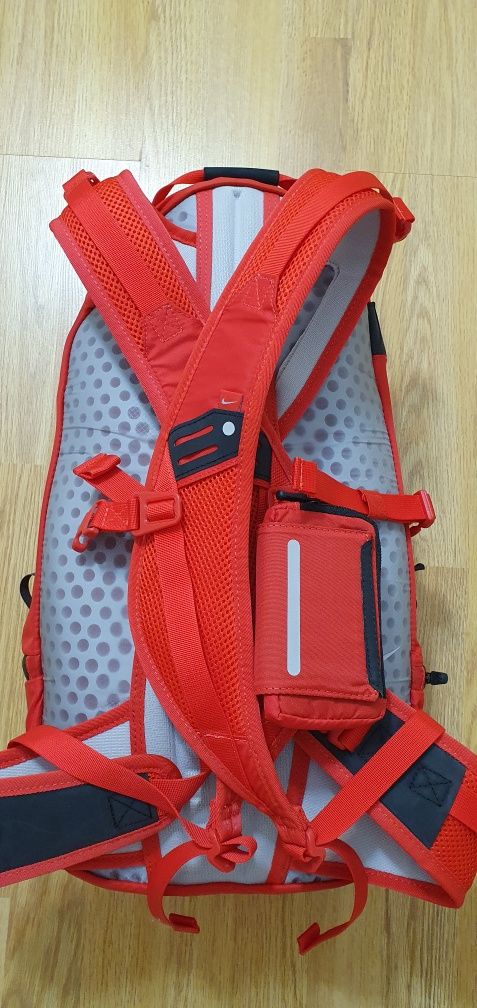 Nike Cheyenne Vapor Running Backpack - Red/Black/Wolf Grey

Innovative