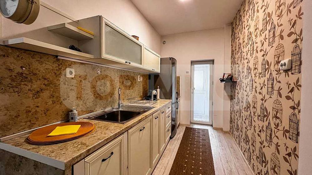 Бизнес имот в сграда паметник на културата в квартал Таляна