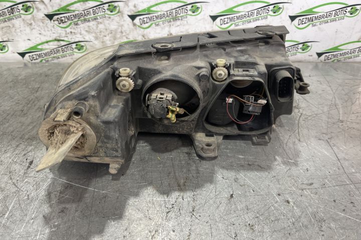 Far stanga 3B0941015AK / 3B0 941 015 AK Volkswagen VW Passat B5.5 (fa