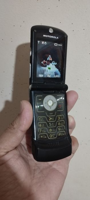 Nokia 7373  motorola v3 и LG perfectum