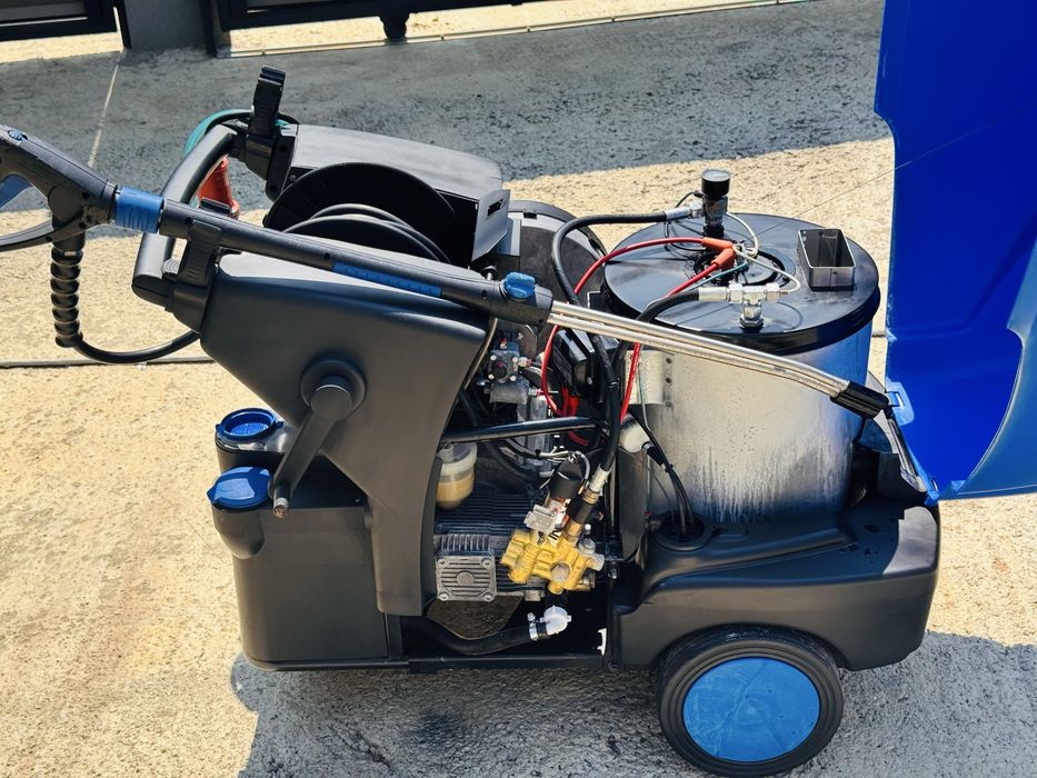 Aparat de curățat profesional NILFISK cu apă caldă MH-4M, 5.5kW, 380V