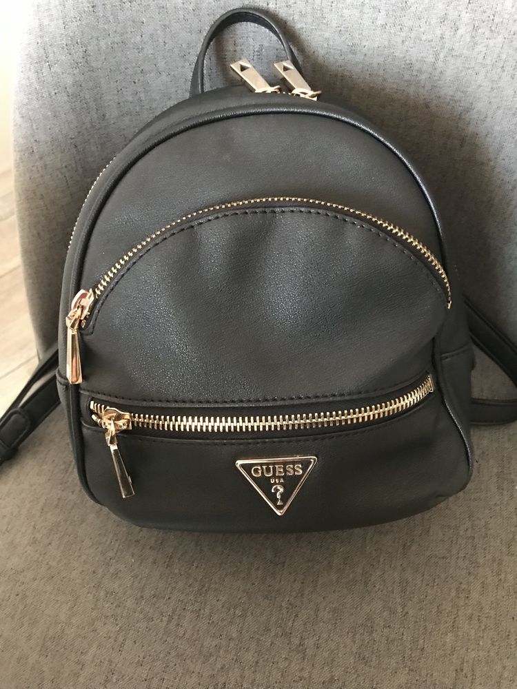 Оригинална раничка Guess