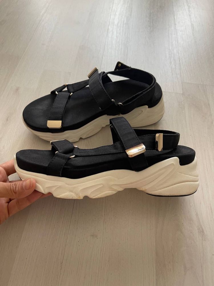 Санадлии Stradivarius 38
