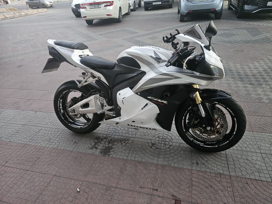 Срочно продаётся HONDA CBR600RR