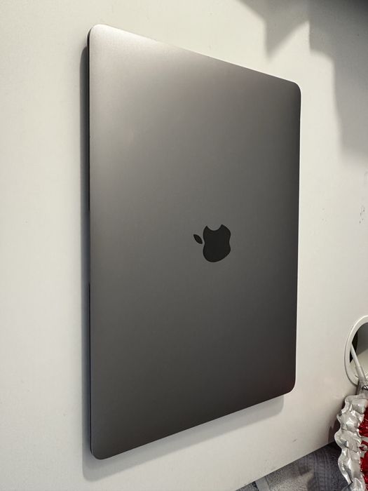 Macbook Air  13” m1 Late 2020 8 GB RAM 256 GB storage