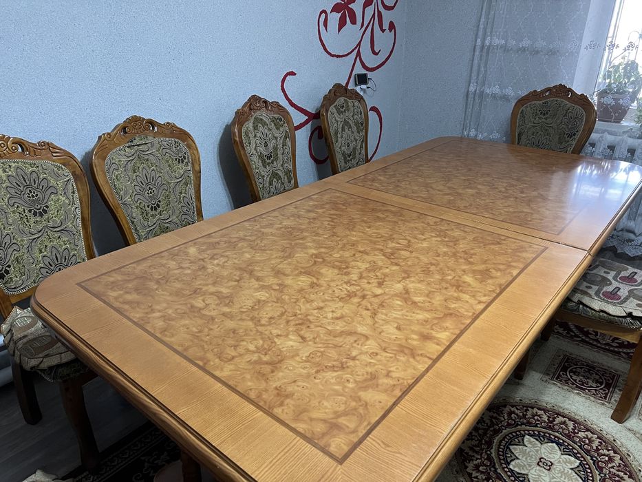 Продам срочно стол и стулья