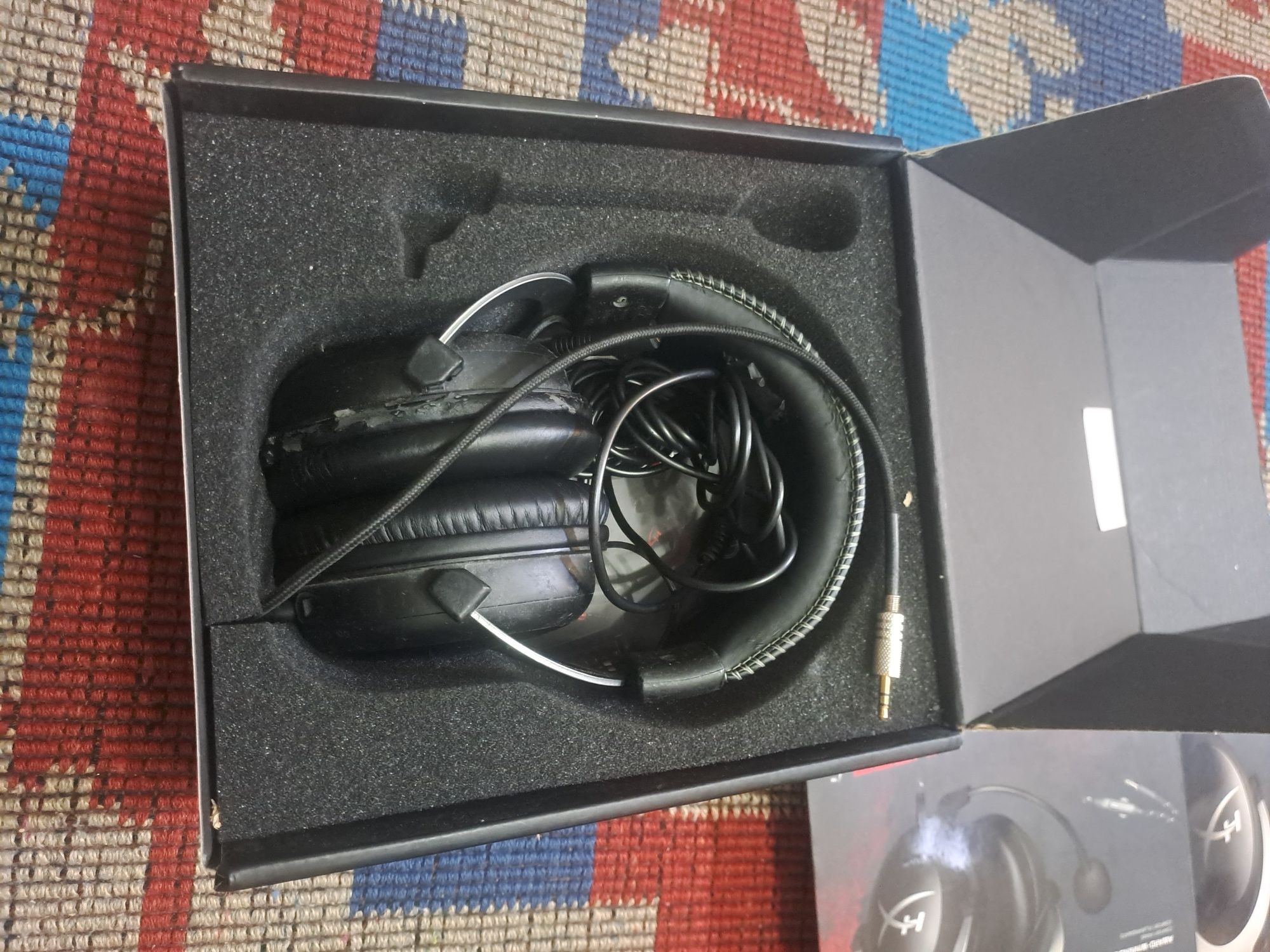 Наушники hyperX.    .