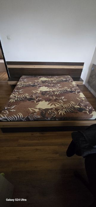 Спалня с включен матрак